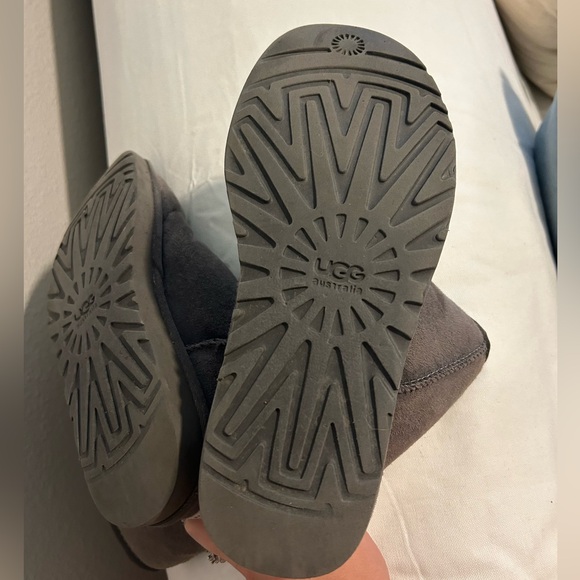 UGG Australia Classic Short II Boots - Picture 3 of 9